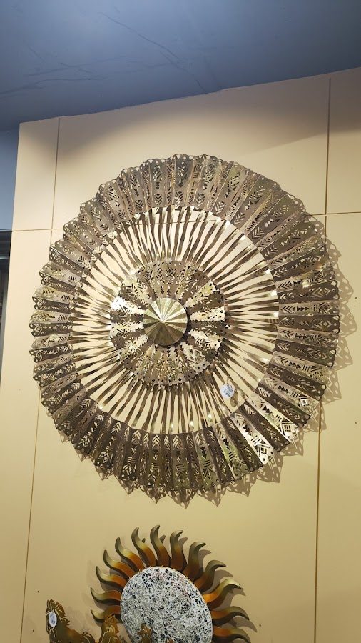 Sunburst metal wall décor