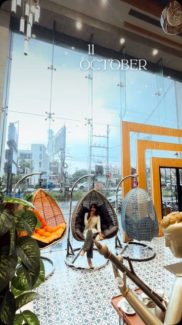 Swing chairs at the glass front